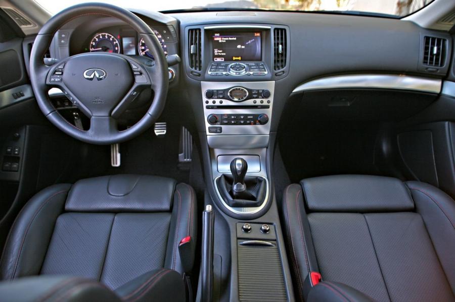  Infiniti G37 IPL Coupe 2011 года  (фото 30 из 51)